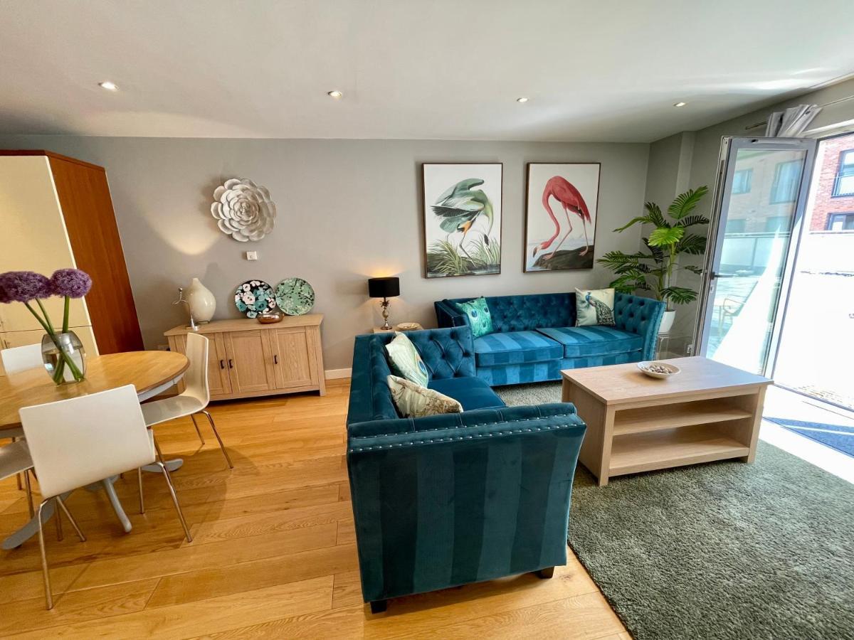 Stunning 2-Bed Town Centre Apartment - Hosted By Hutch Lifestyle 利明顿 外观 照片