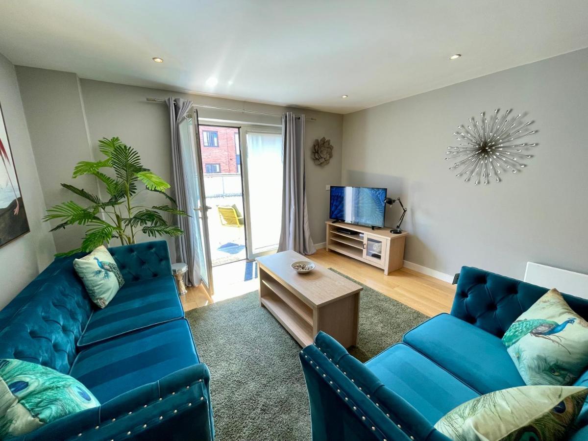 Stunning 2-Bed Town Centre Apartment - Hosted By Hutch Lifestyle 利明顿 外观 照片