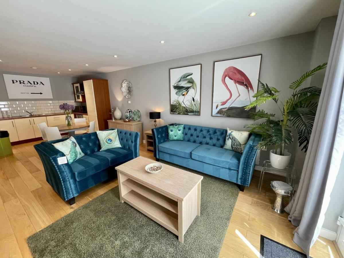 Stunning 2-Bed Town Centre Apartment - Hosted By Hutch Lifestyle 利明顿 外观 照片