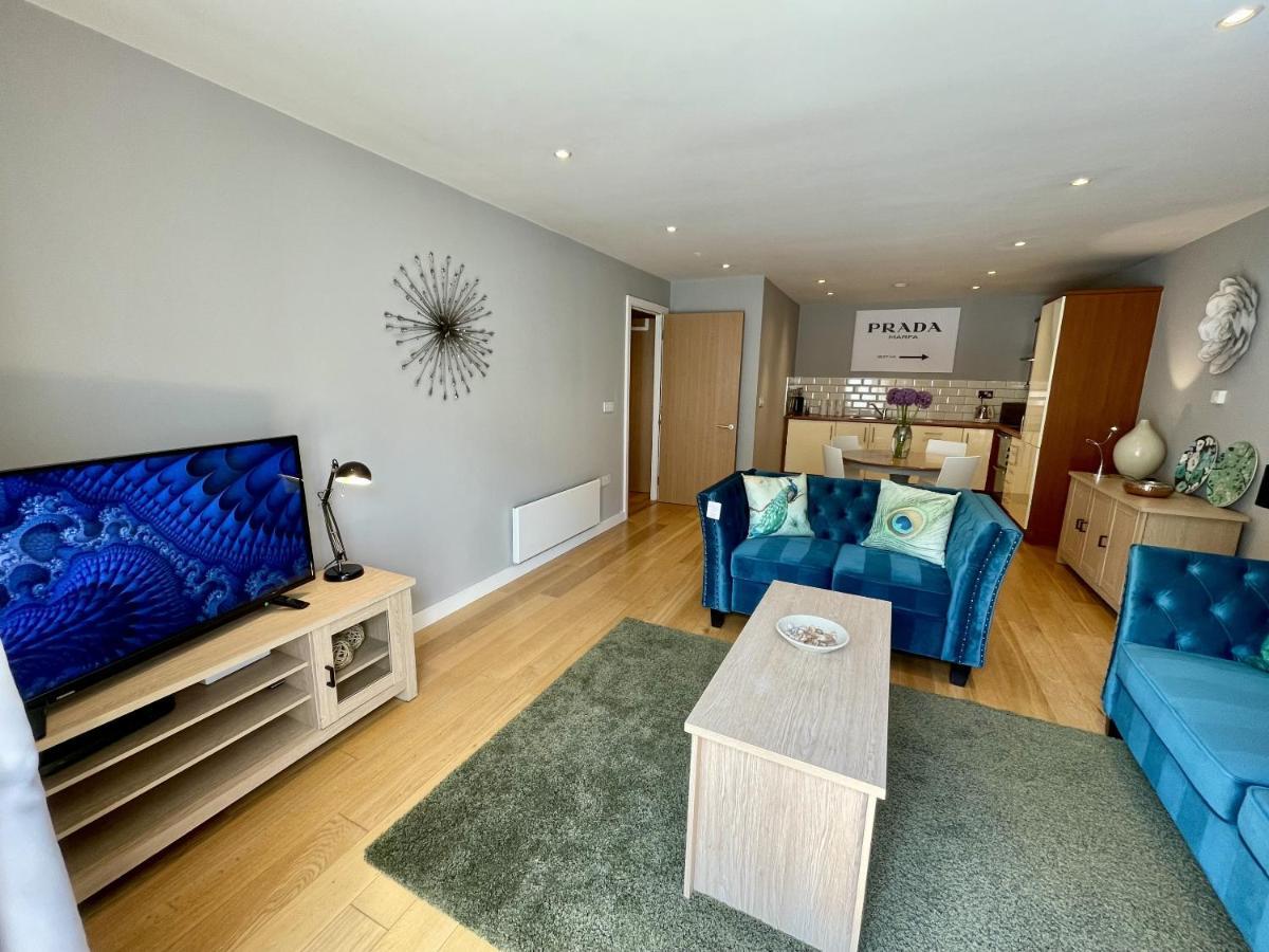 Stunning 2-Bed Town Centre Apartment - Hosted By Hutch Lifestyle 利明顿 外观 照片