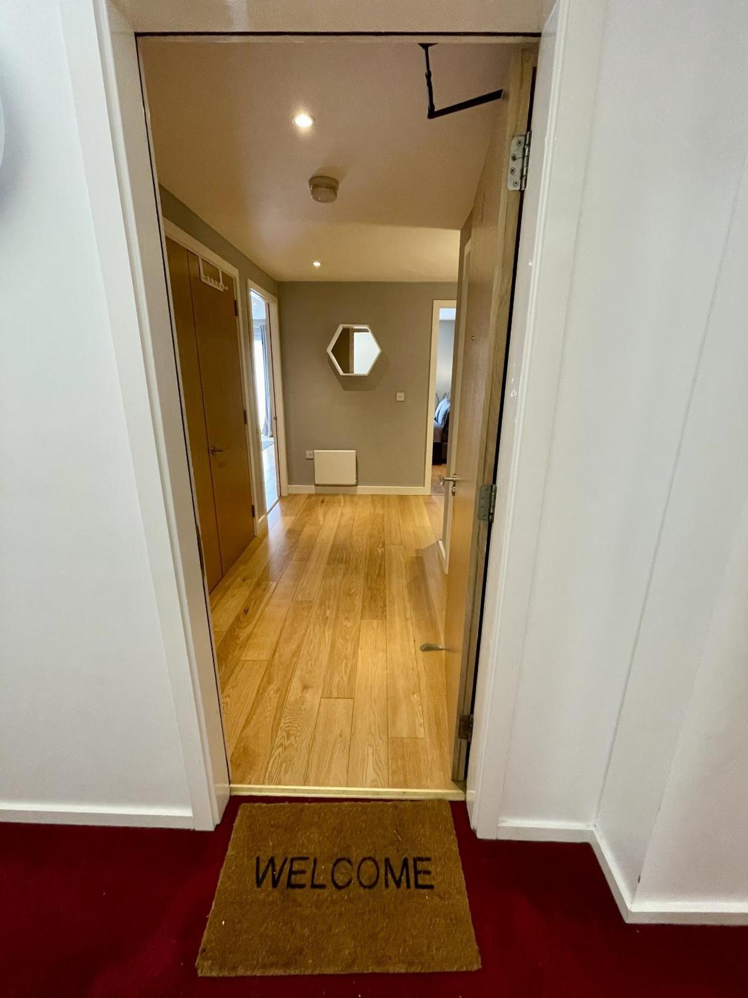 Stunning 2-Bed Town Centre Apartment - Hosted By Hutch Lifestyle 利明顿 外观 照片