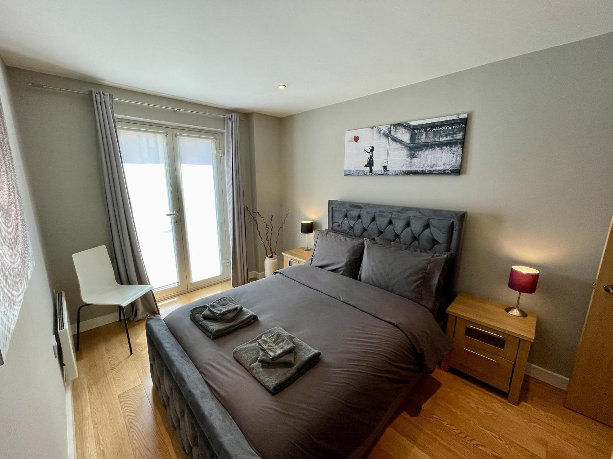 Stunning 2-Bed Town Centre Apartment - Hosted By Hutch Lifestyle 利明顿 外观 照片