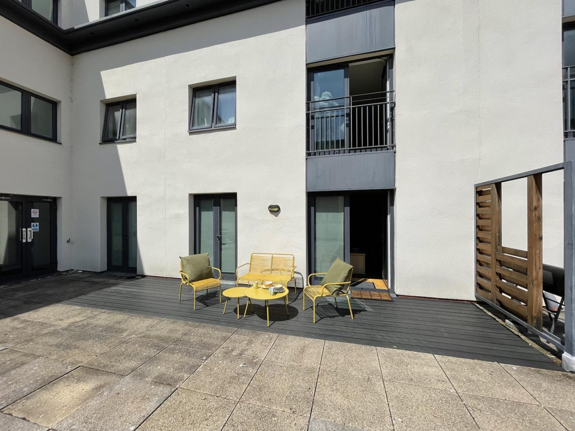 Stunning 2-Bed Town Centre Apartment - Hosted By Hutch Lifestyle 利明顿 外观 照片
