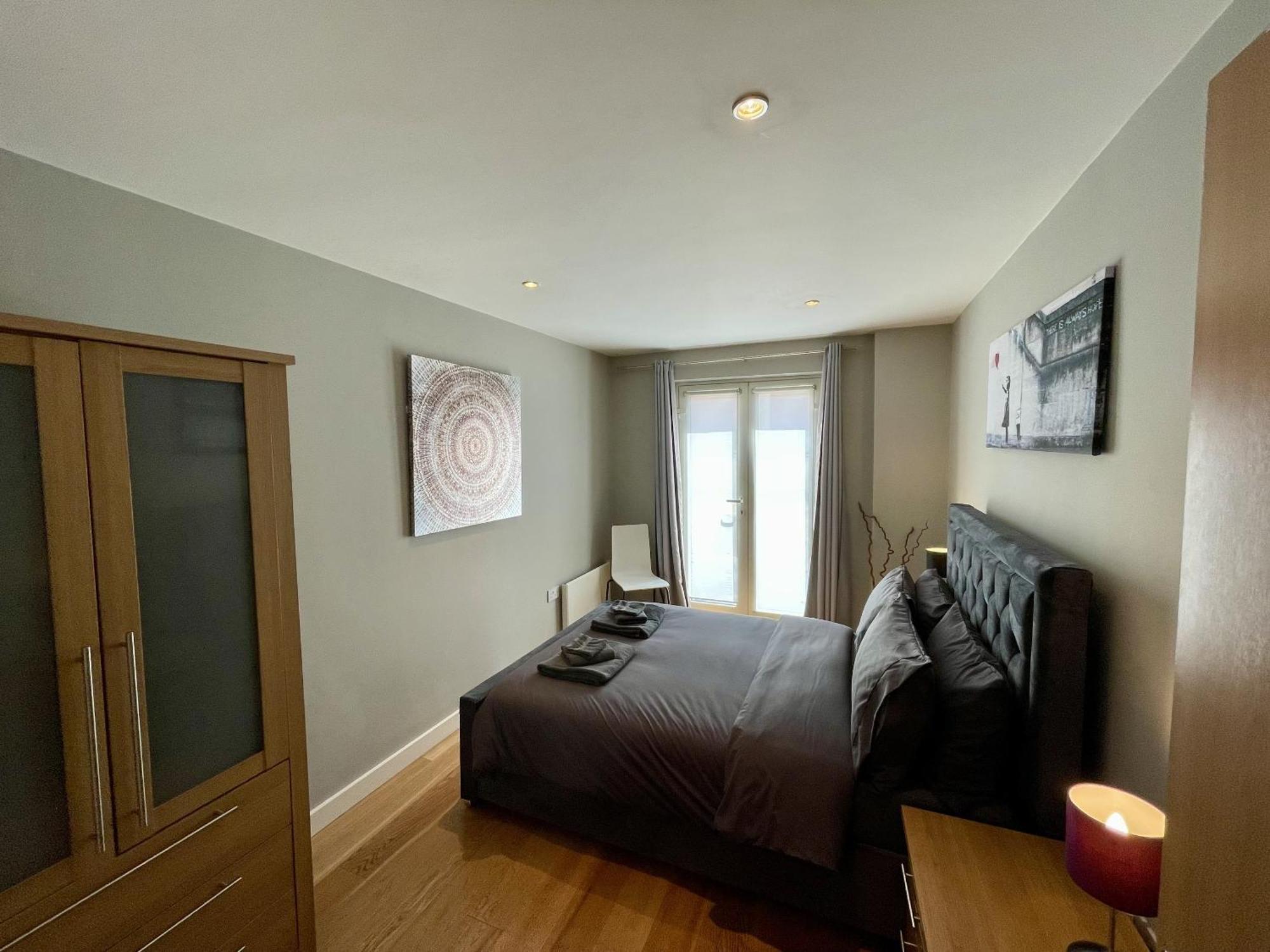Stunning 2-Bed Town Centre Apartment - Hosted By Hutch Lifestyle 利明顿 外观 照片