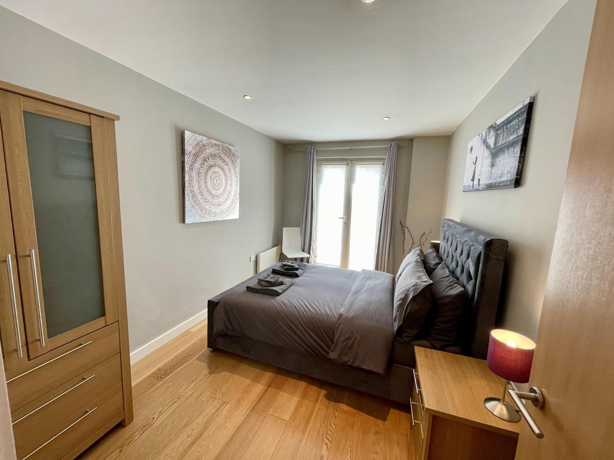Stunning 2-Bed Town Centre Apartment - Hosted By Hutch Lifestyle 利明顿 外观 照片