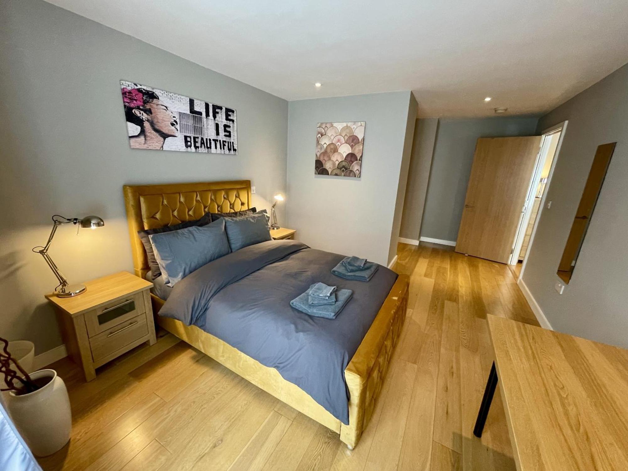 Stunning 2-Bed Town Centre Apartment - Hosted By Hutch Lifestyle 利明顿 外观 照片